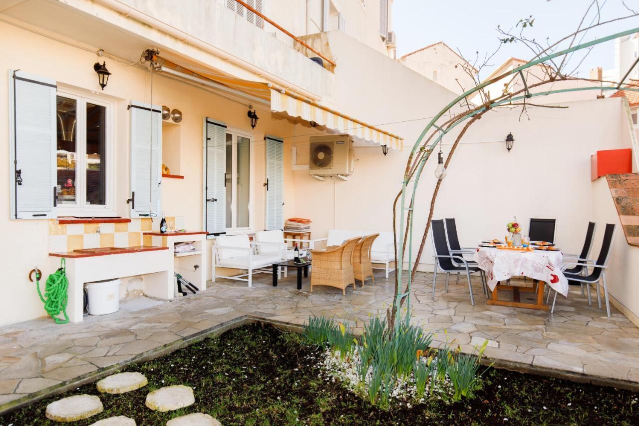 Little Garden Yourhosthelper كان المظهر الخارجي الصورة